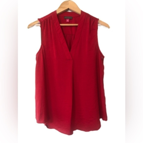 Tops - NWT Vince Camuto Small Shell top